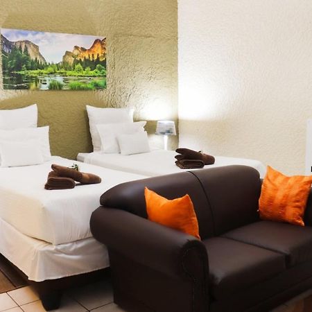 Moye Guest House Benoni Exterior photo