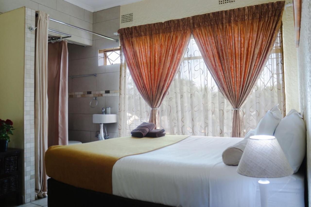 Moye Guest House Benoni Exterior photo