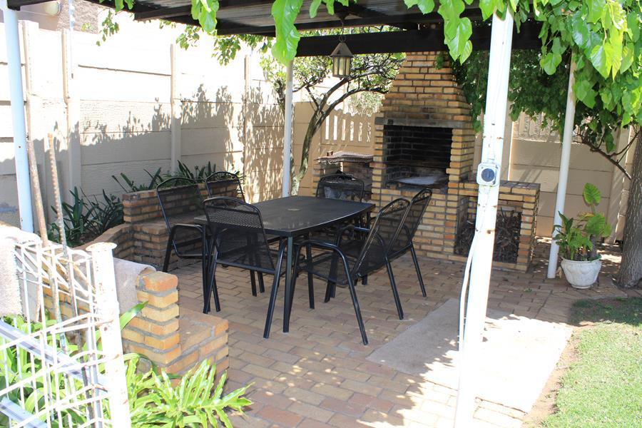 Moye Guest House Benoni Exterior photo