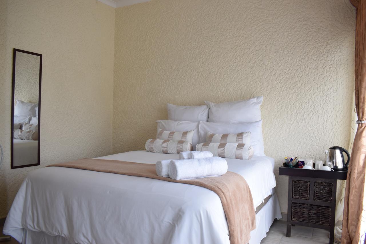 Moye Guest House Benoni Exterior photo