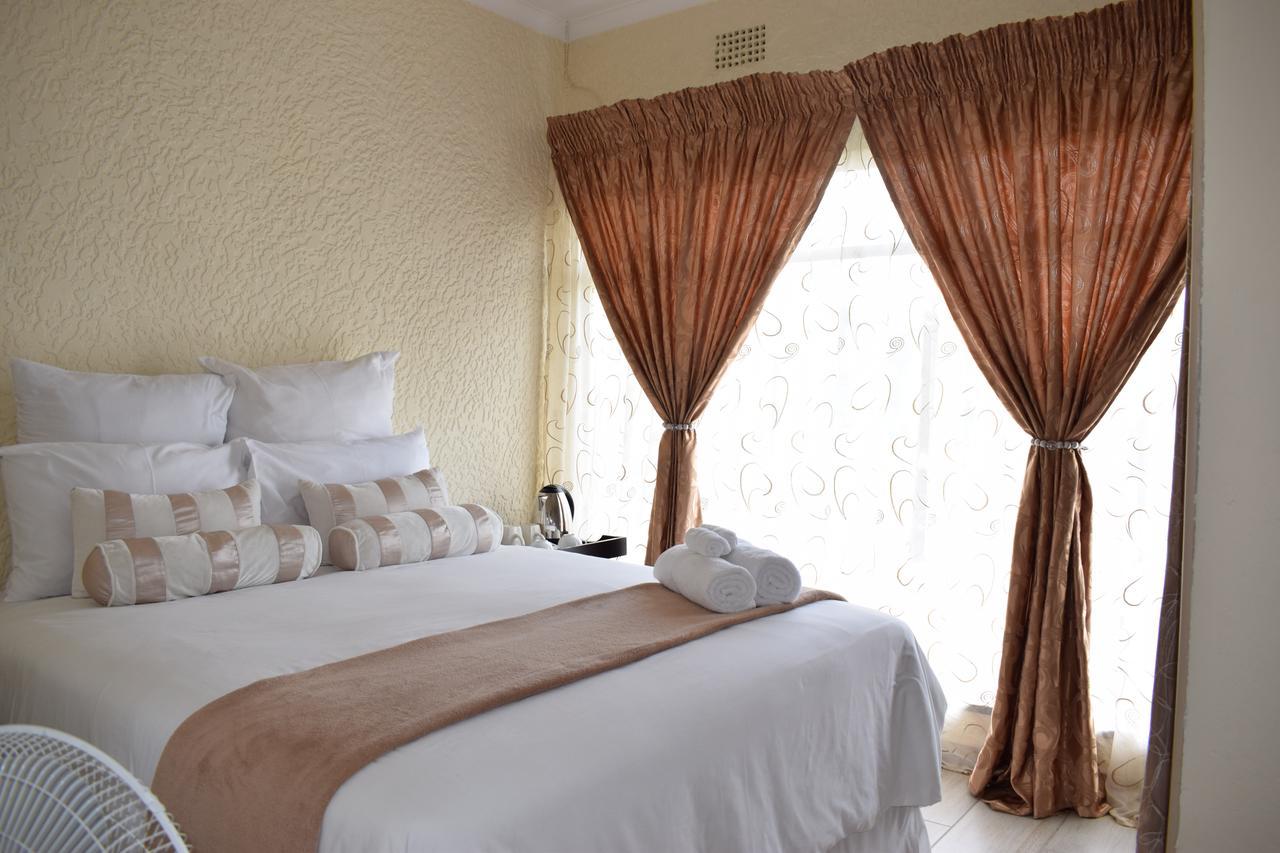 Moye Guest House Benoni Exterior photo