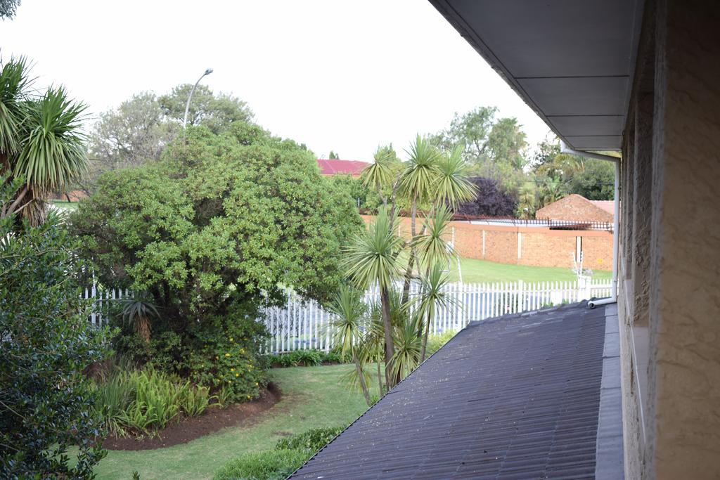 Moye Guest House Benoni Exterior photo