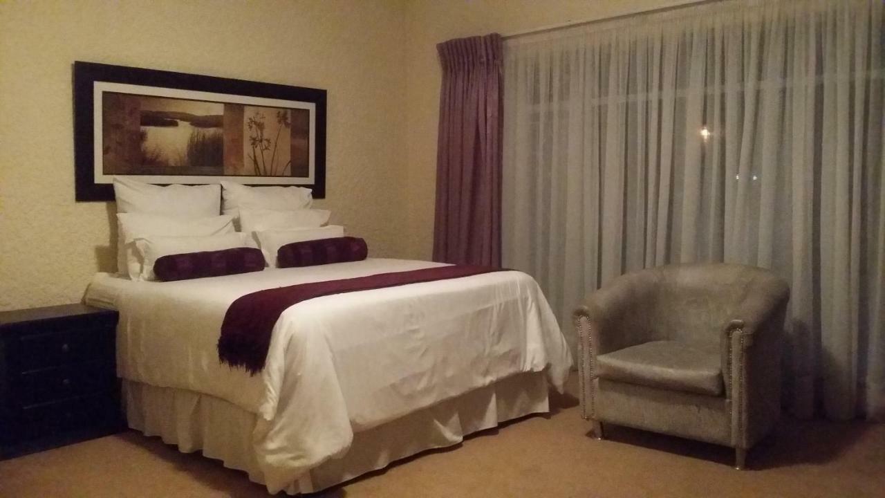 Moye Guest House Benoni Exterior photo