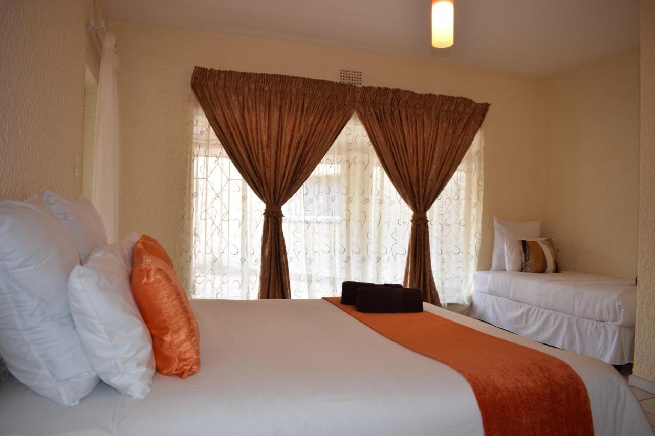 Moye Guest House Benoni Exterior photo